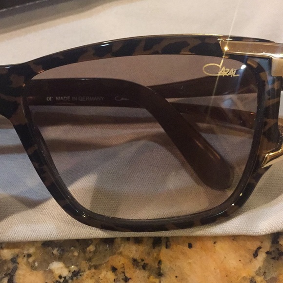 *SOLD LOCALLY* Cazal, style#8013 Tortoise Shades - Picture 7 of 8